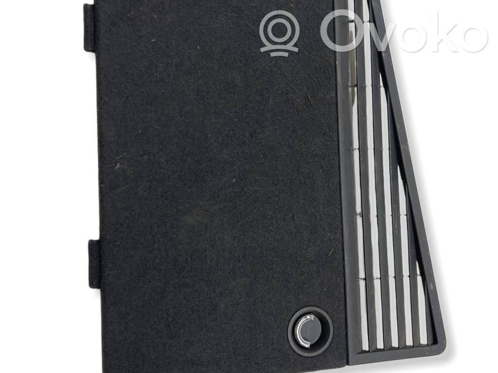 Volkswagen Phaeton Trunk/boot lower side trim panel 