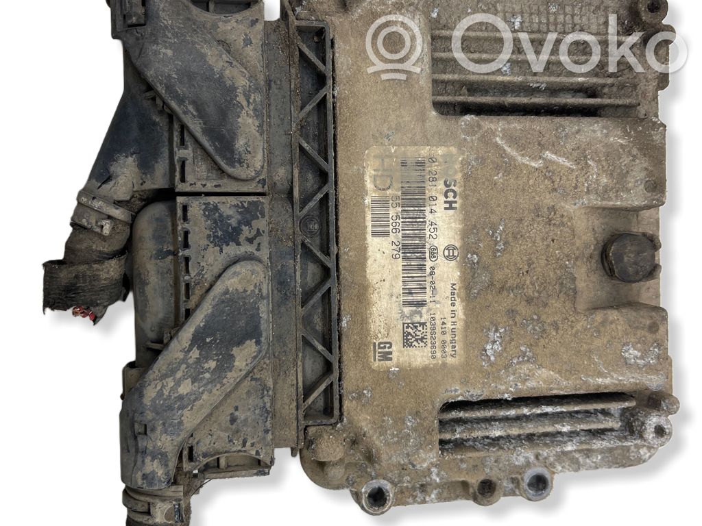 Opel Zafira B Engine control unit/module 