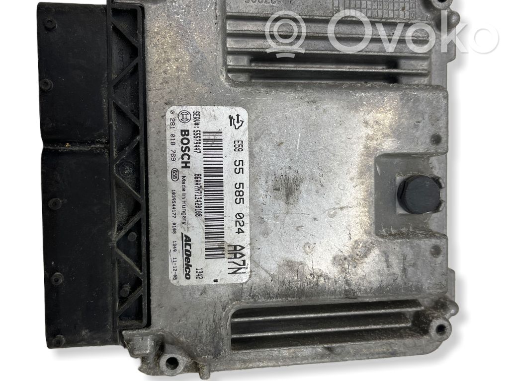 Opel Zafira B Блок управления двигателя 