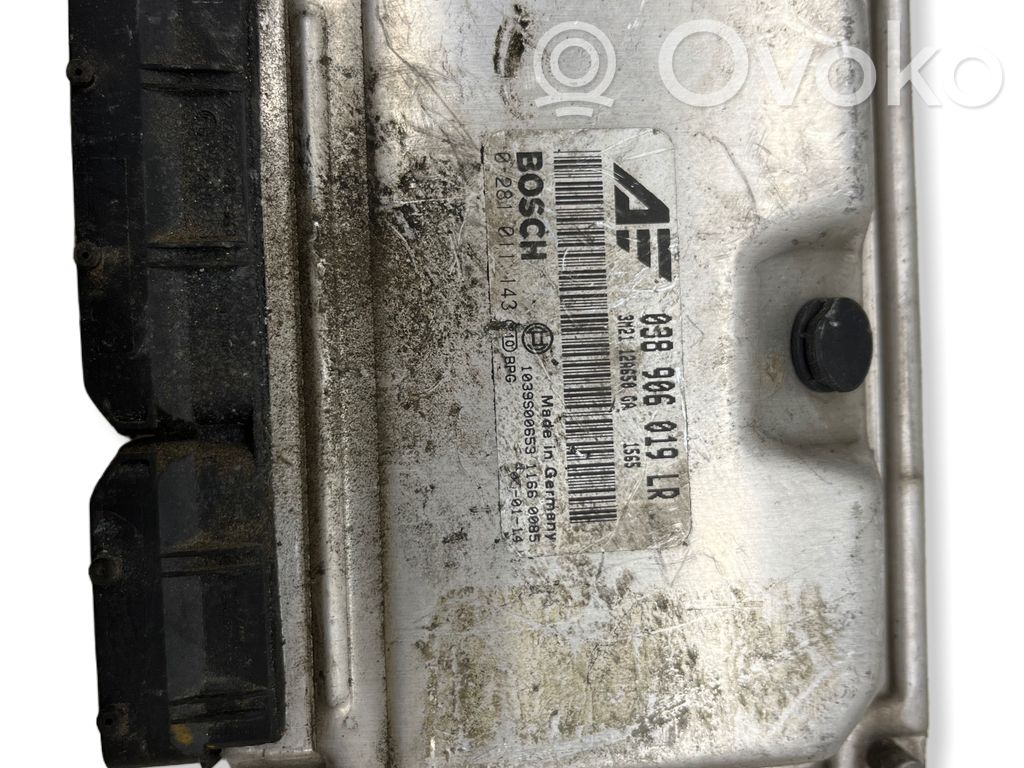 Volkswagen PASSAT B7 Engine control unit/module 