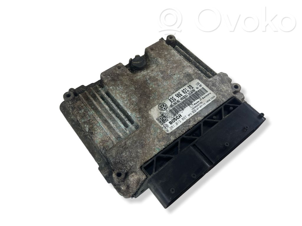 Volkswagen PASSAT B6 Engine control unit/module 