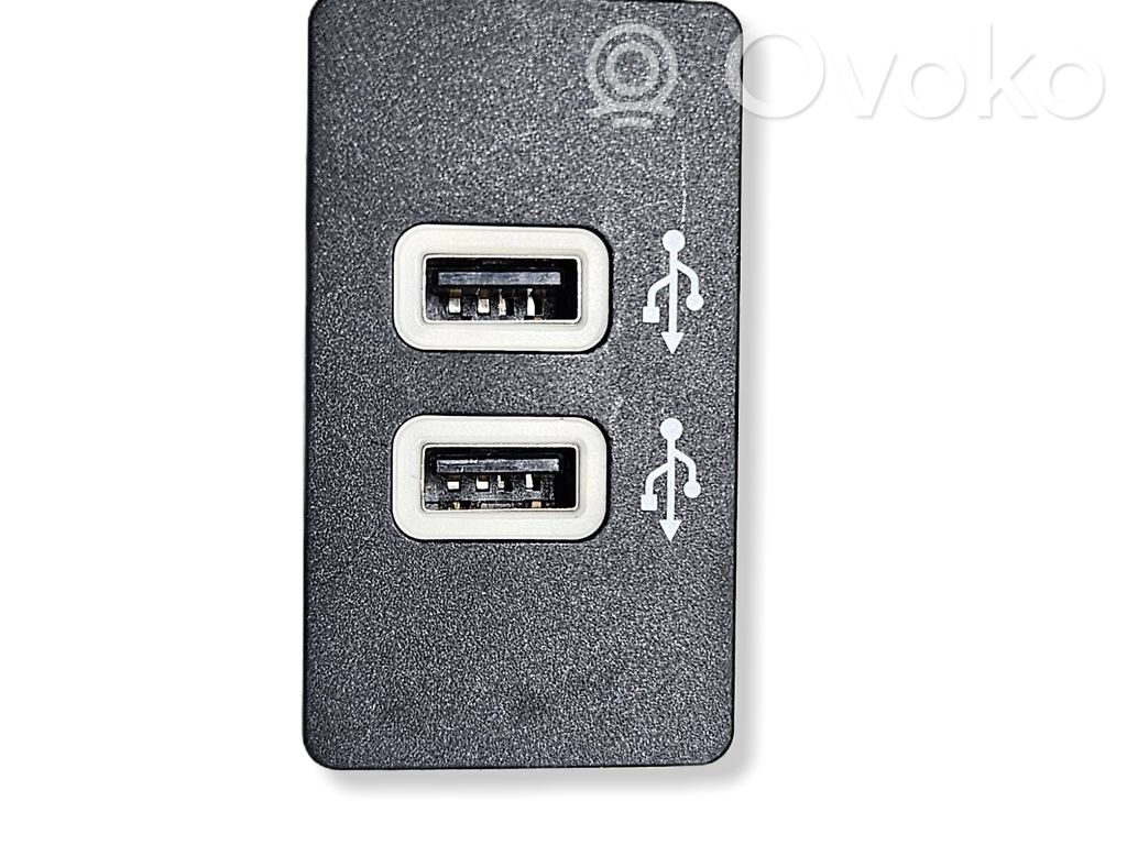 Ford C-MAX II Enchufe conector USB 