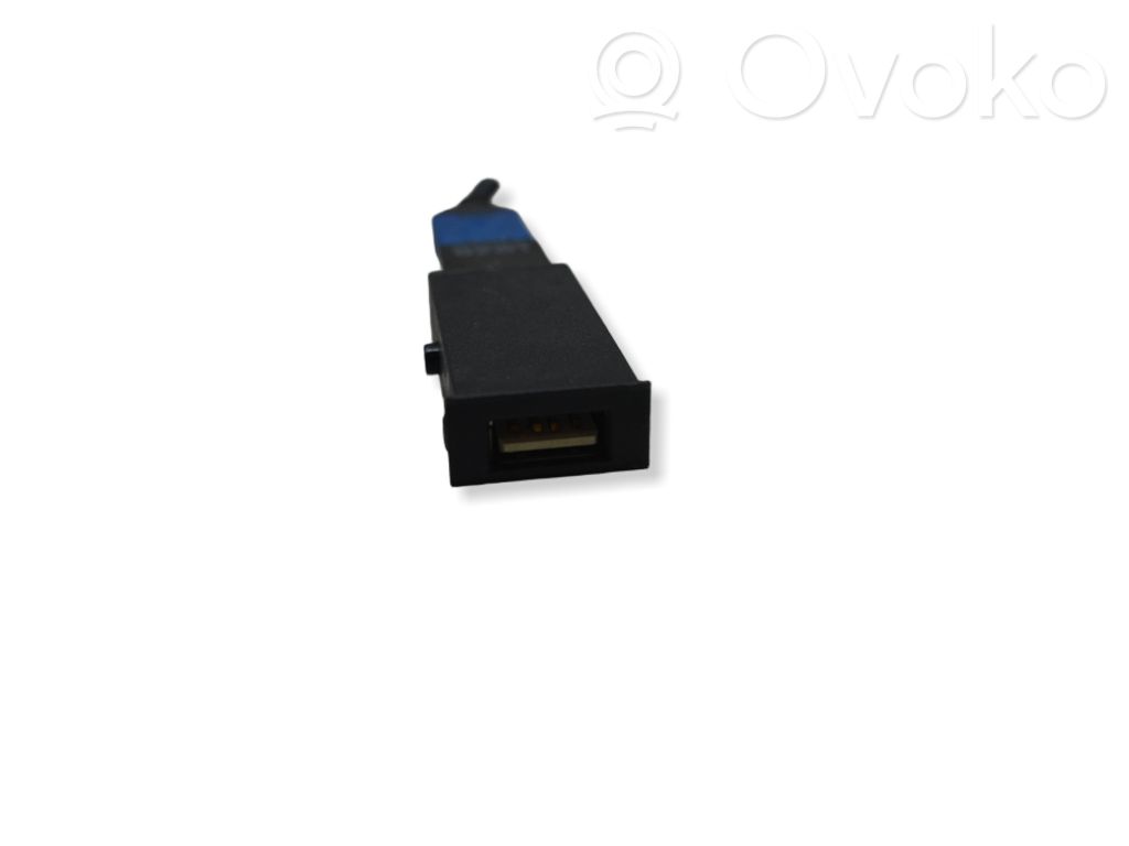 Opel Astra J USB socket connector 