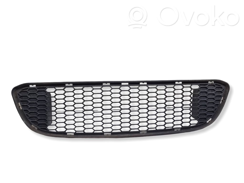 BMW 1 E82 E88 Front bumper lower grill 