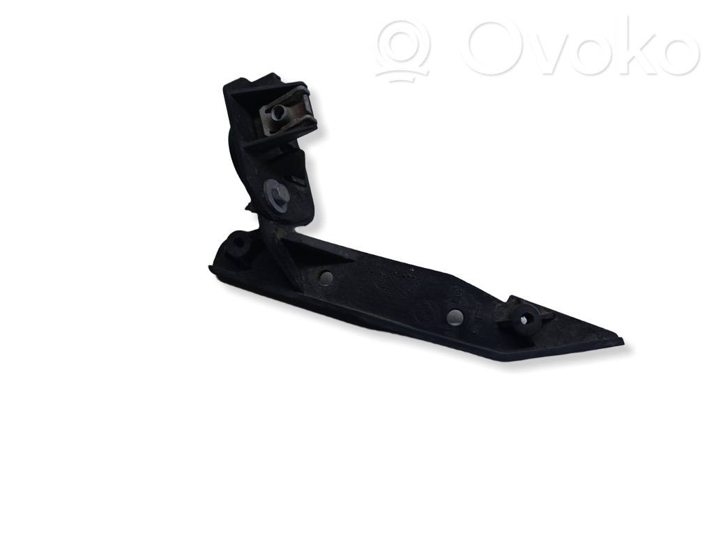 Fender mounting bracket   7058447