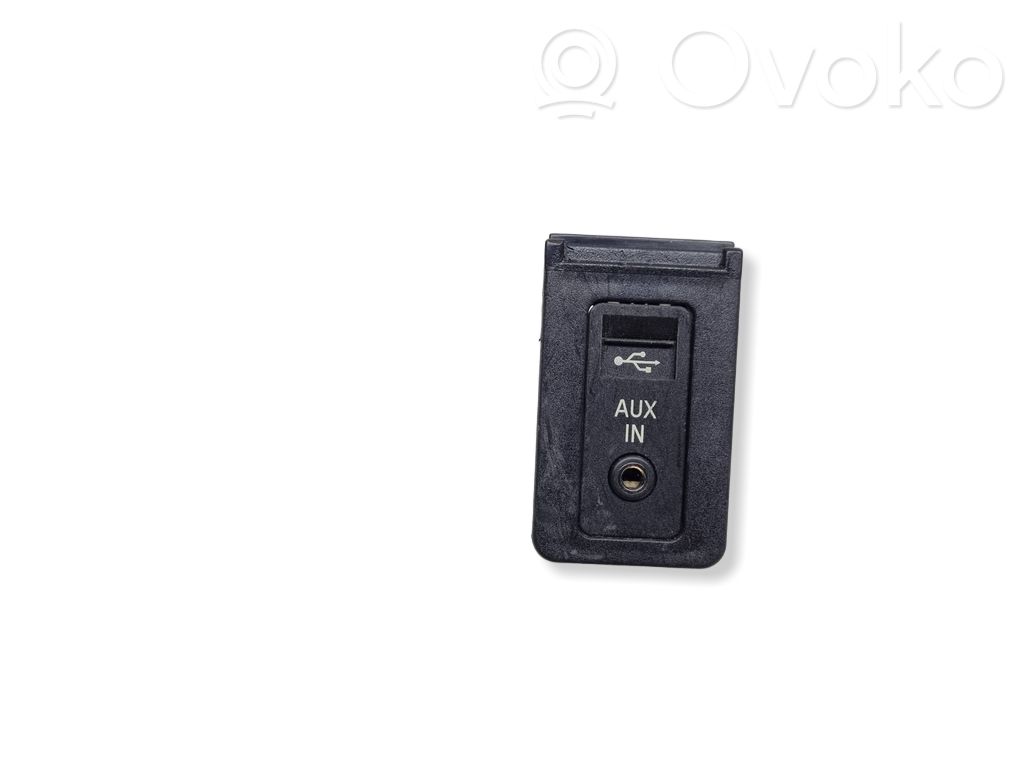 BMW 5 E60 E61 USB socket connector 