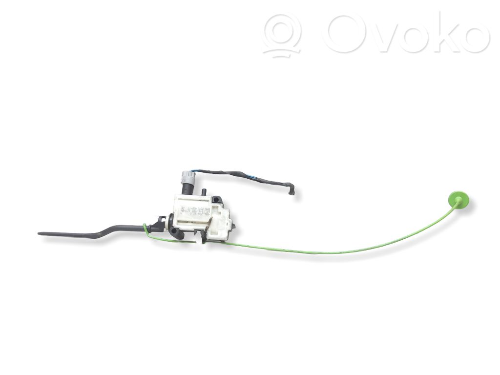 BMW 1 E81 E87 Fuel tank cap lock motor 