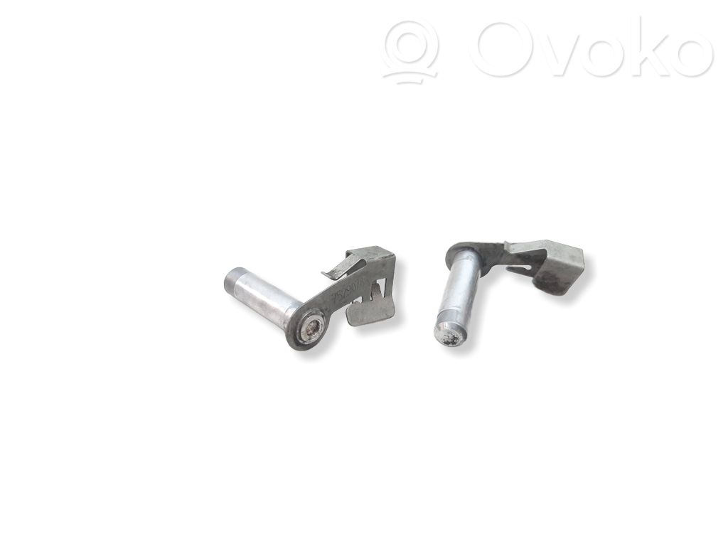 BMW 1 E81 E87 Gear shift cable bracket 