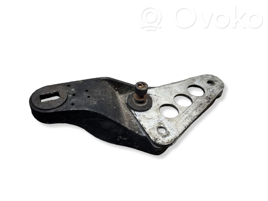 Engine mounting bracket   4D0199603B