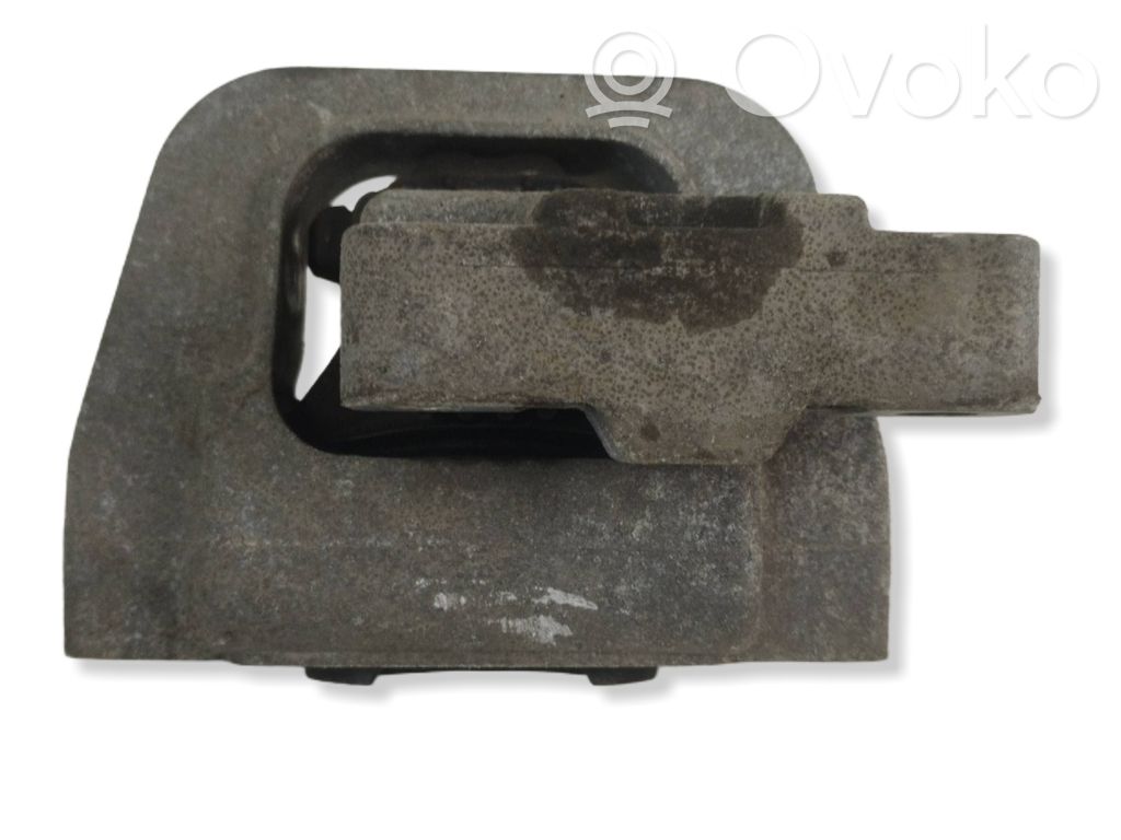 Volkswagen PASSAT B8 Engine mount bracket 