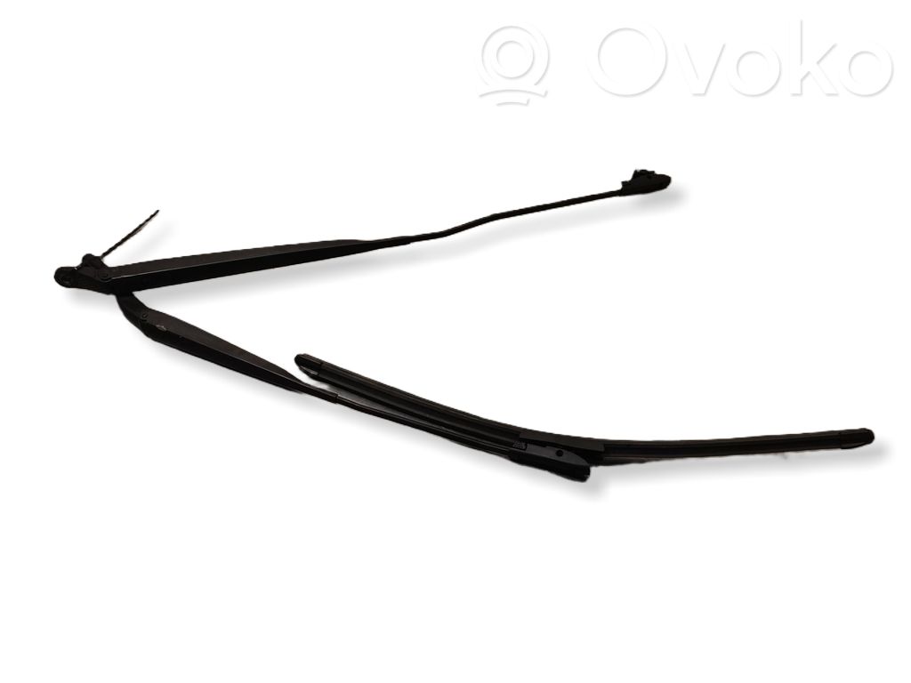 Renault Clio III Headlight wiper arm set 