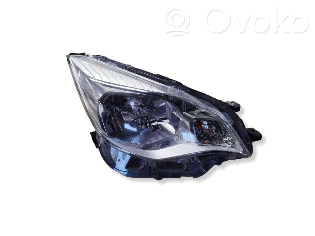 Subaru Trezia Lampa przednia 