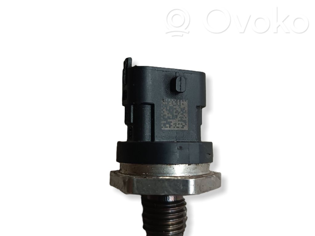 BMW 5 E39 Fuel pressure regulator 