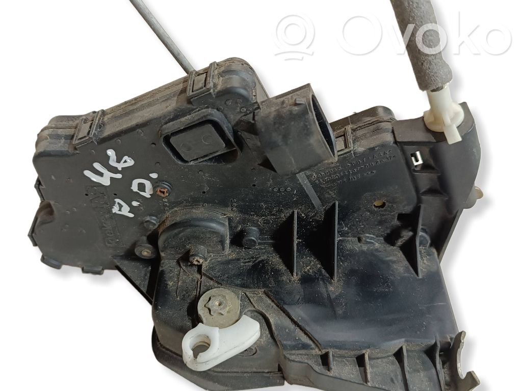 Priekšpusē slēdzene   244BTR