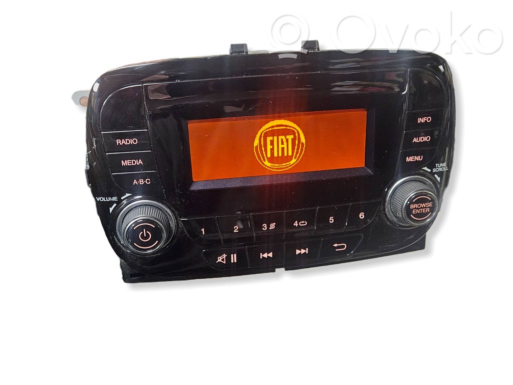 Fiat 500L Panel / Radioodtwarzacz CD/DVD/GPS 