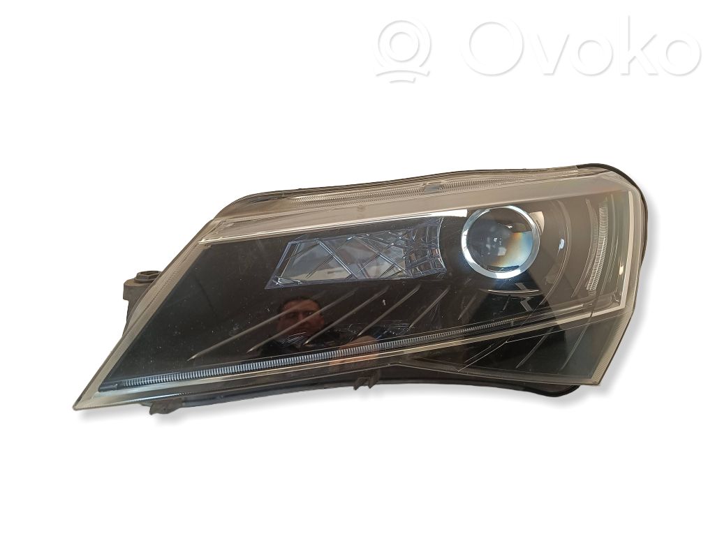 Skoda Superb B8 (3V) Lampa przednia 