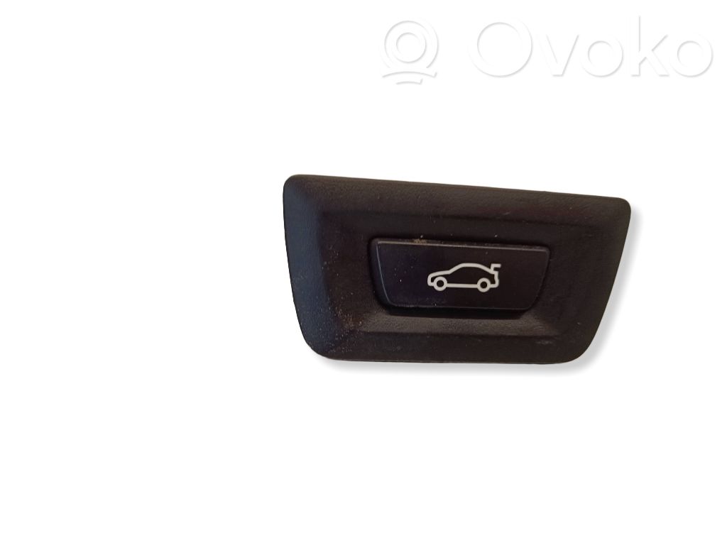 BMW 2 F46 Botón interruptor de maletero abierto 