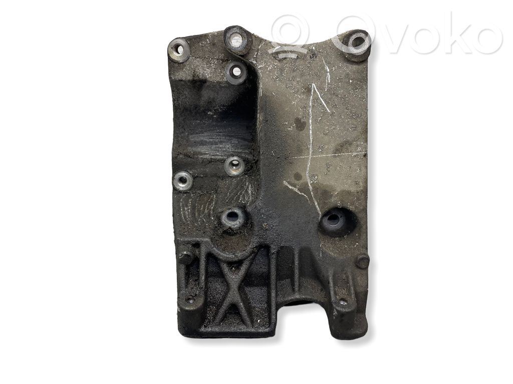 Ford Focus Engine mounting bracket 