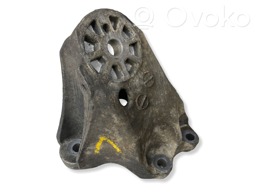 Audi Q7 4L Engine mounting bracket 