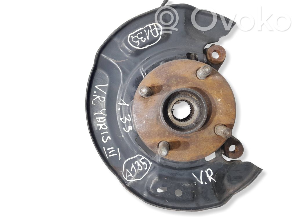 Toyota Yaris Front wheel hub spindle knuckle 
