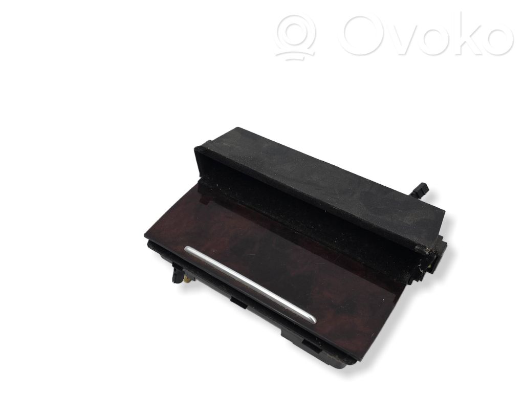 Audi A8 S8 D2 4D Peleninė panelėje 