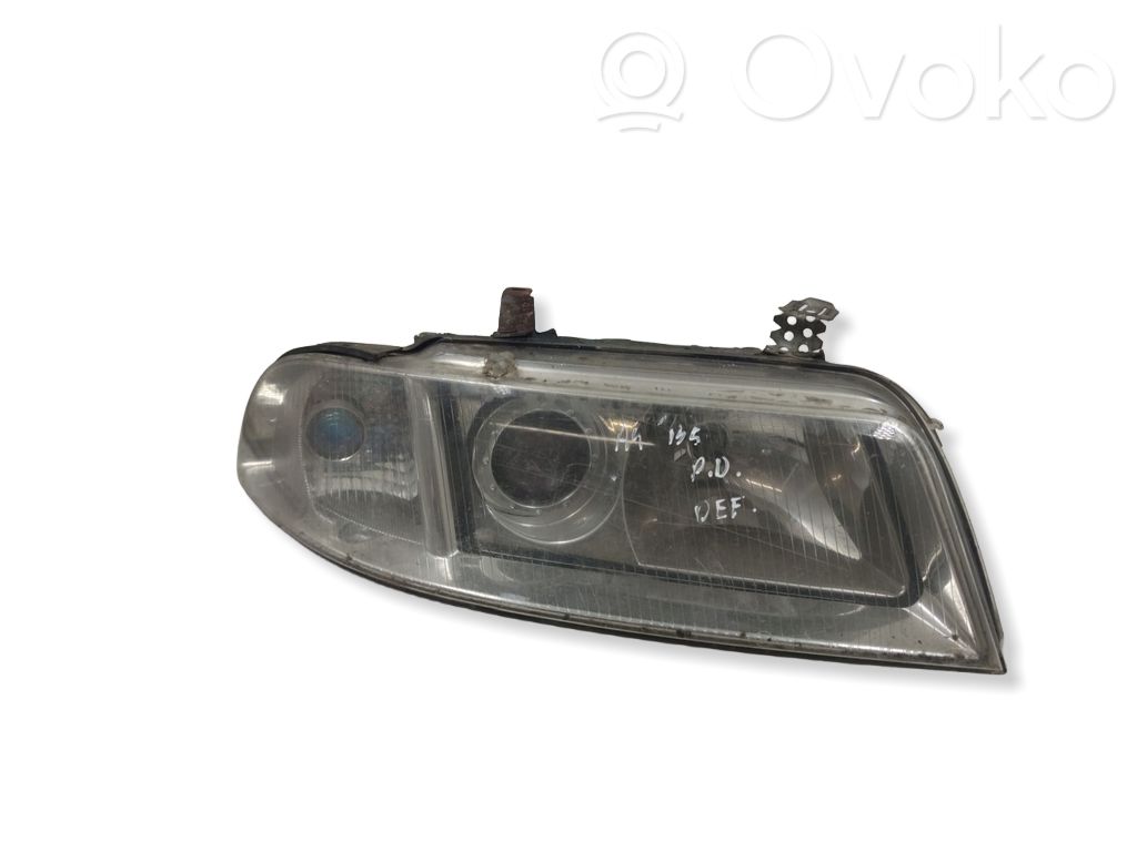 Audi A4 S4 B5 8D Lampa przednia 