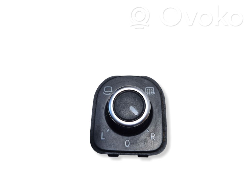 Volkswagen PASSAT B7 Wing mirror switch 