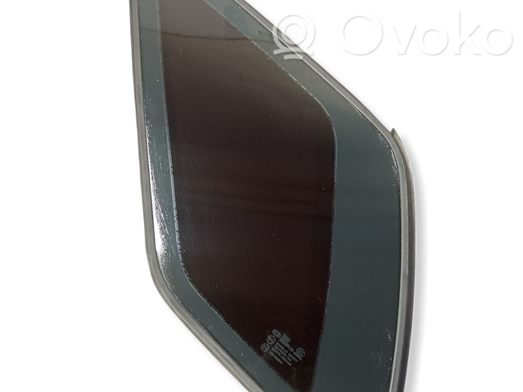 KIA Sorento Ventanilla de ventilación de la puerta trasera 