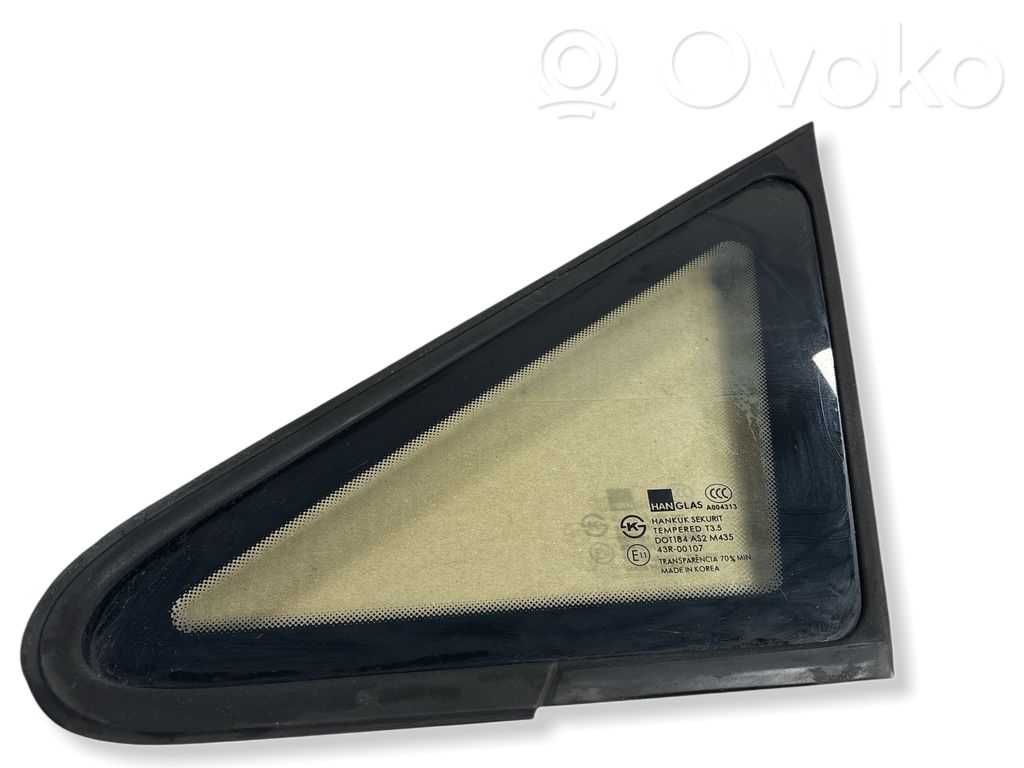 Hyundai Trajet Rear side window 