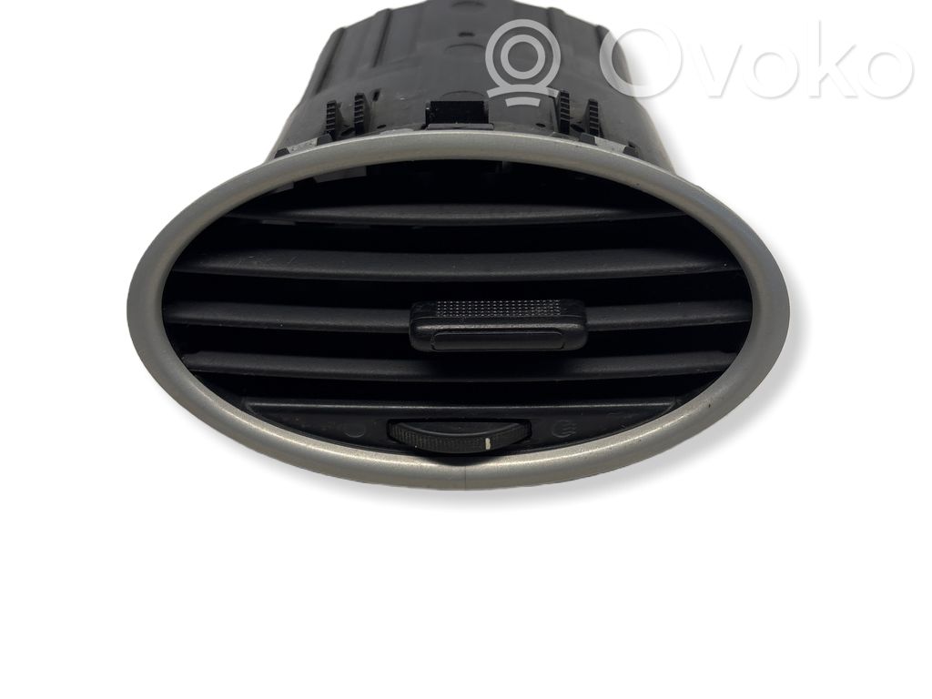 Ford Focus Dashboard side air vent grill/cover trim 