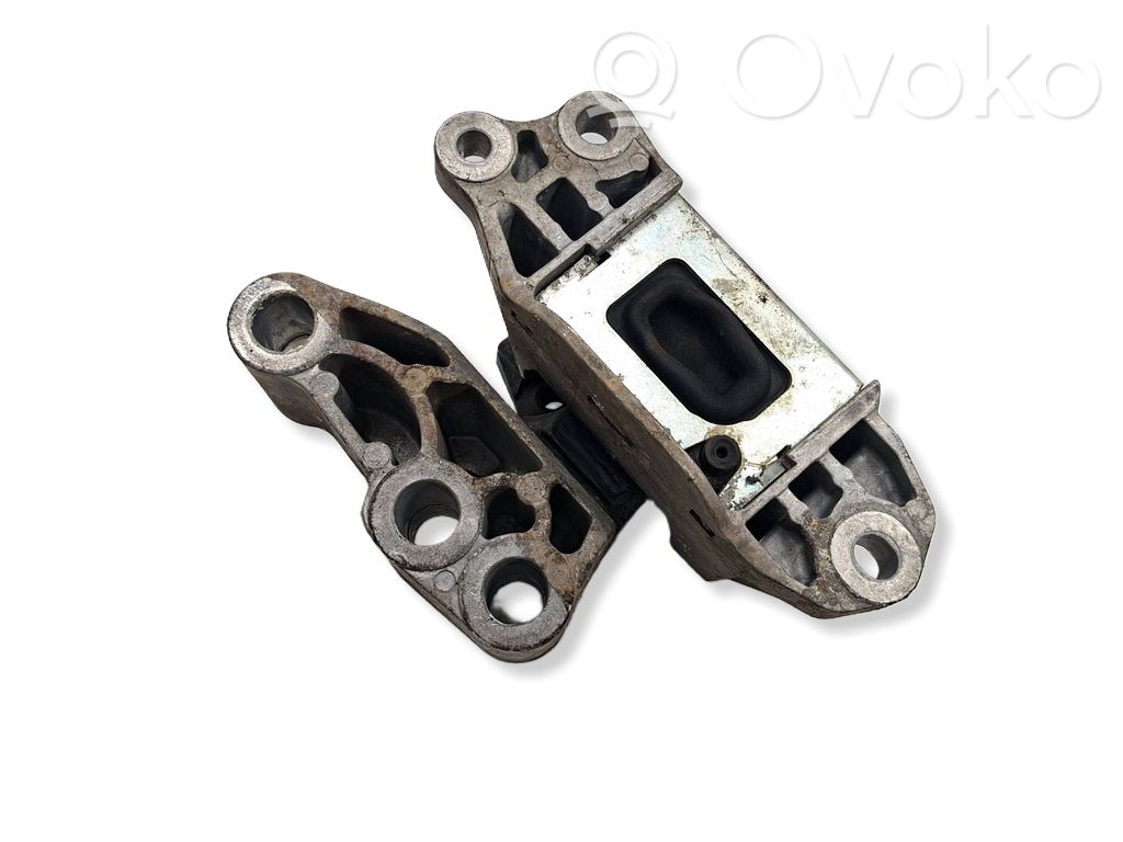 Fiat 500X Engine mount bracket 