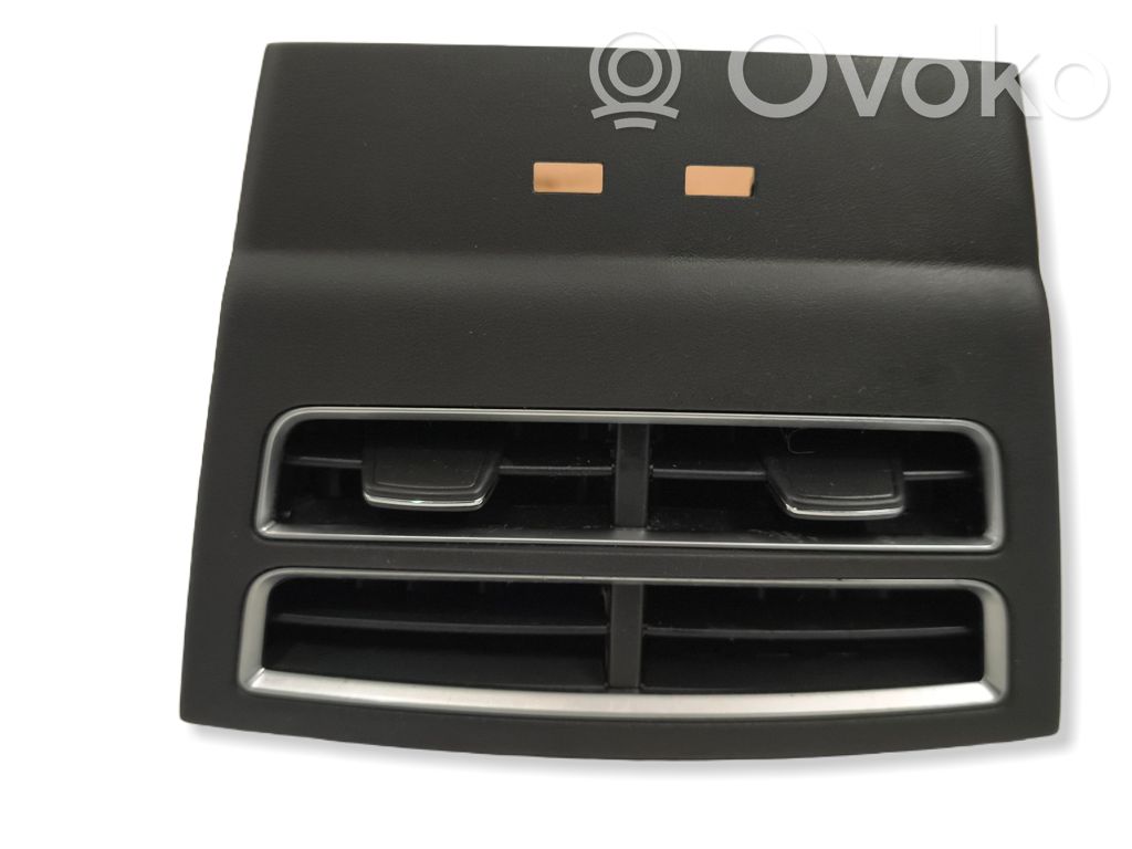 Tesla Model S Oro grotelės gale 