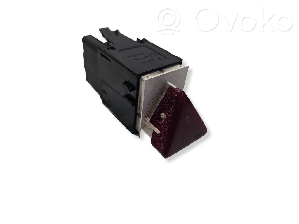 Volkswagen PASSAT CC Hazard light switch 