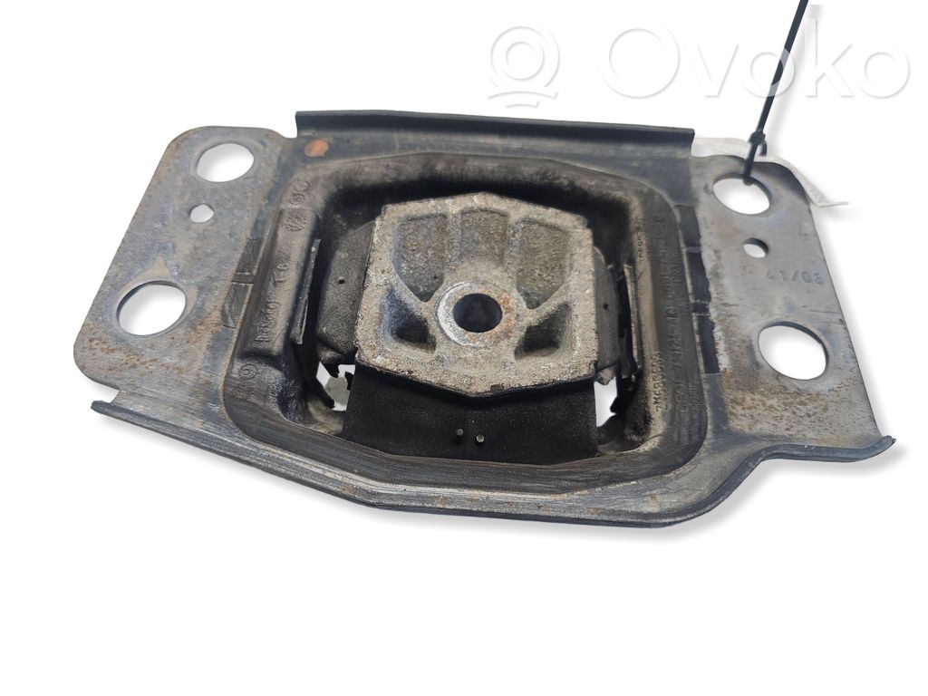 Engine mount bracket   6G917M121AC