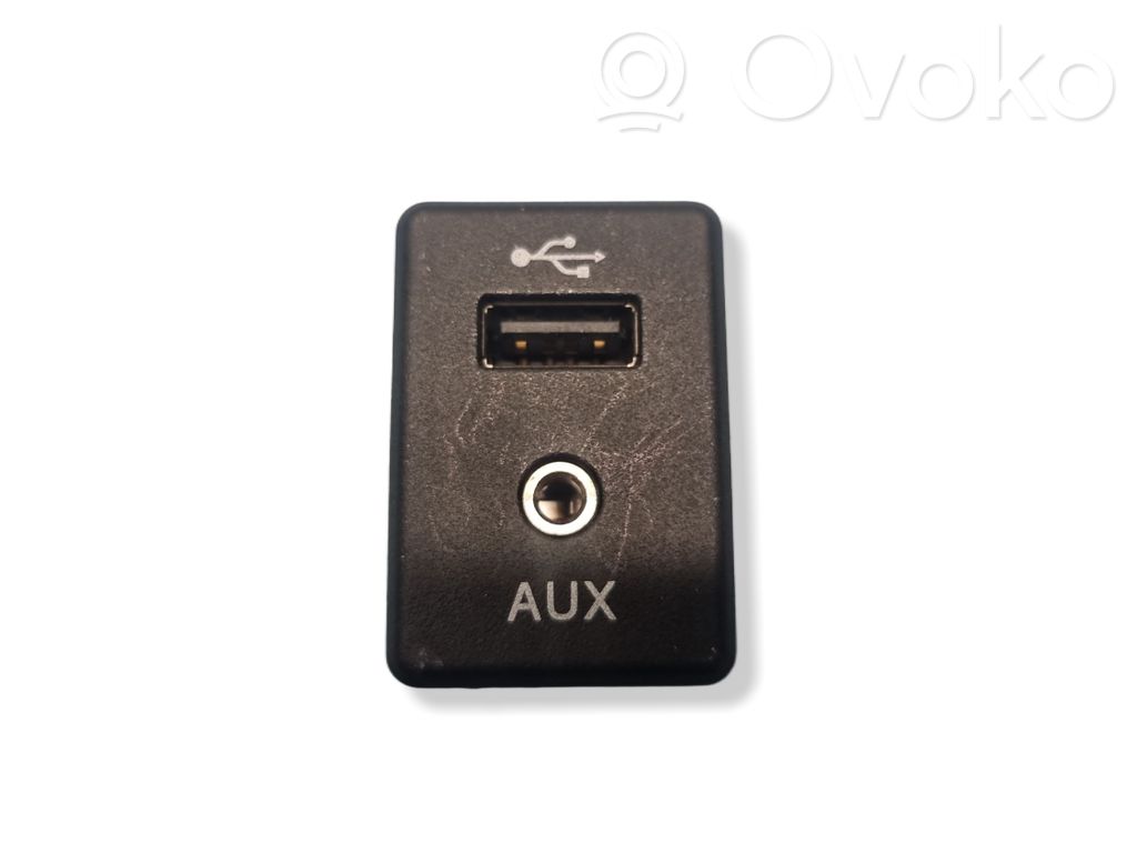 Nissan Qashqai Enchufe conector entrada auxiliar 