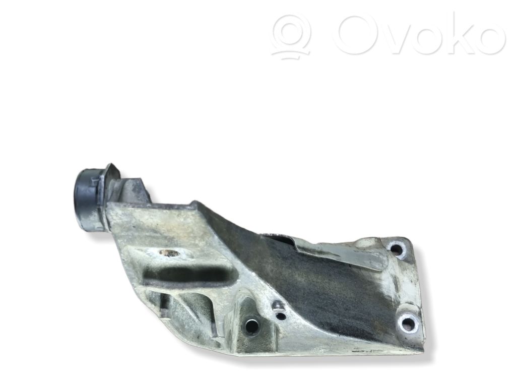 BMW X5 E70 Engine mounting bracket 