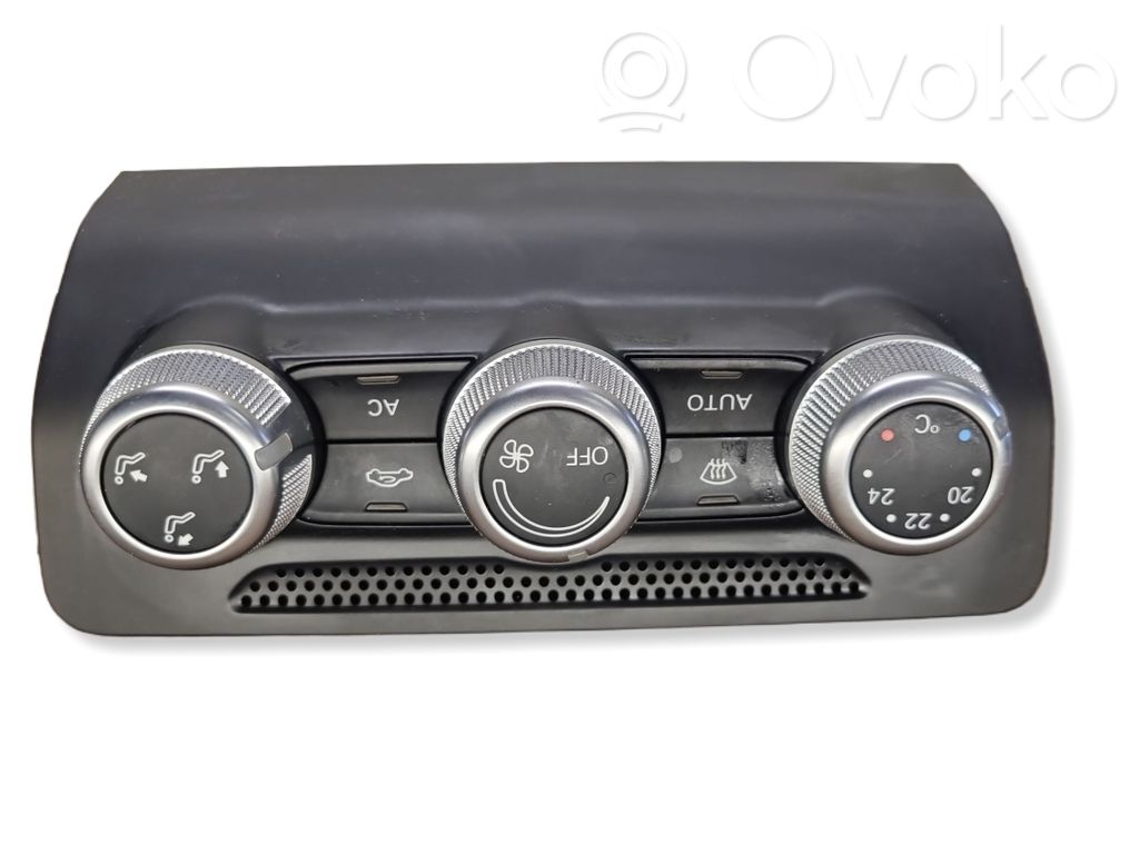 Audi A1 Climate control unit 
