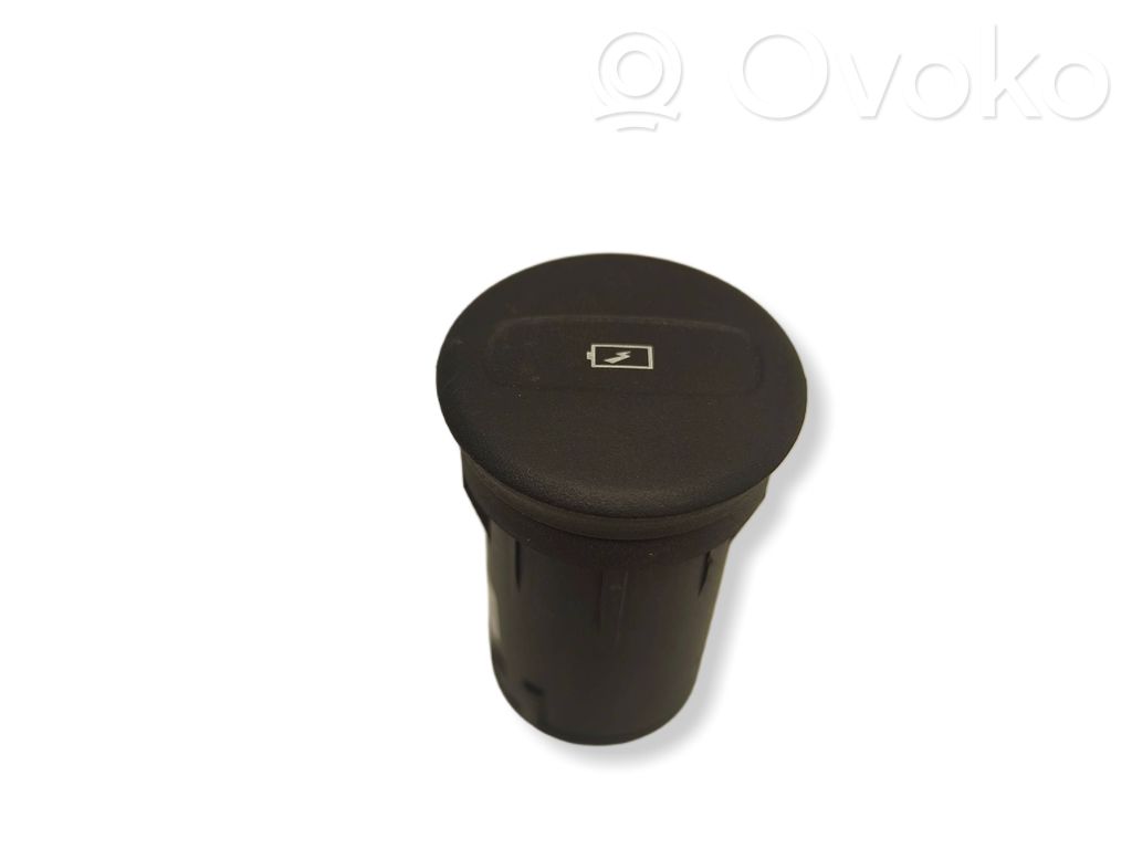 Volvo XC40 USB socket connector 