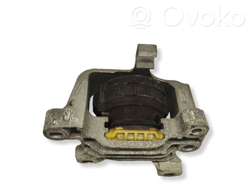 Volvo XC40 Engine mount bracket 