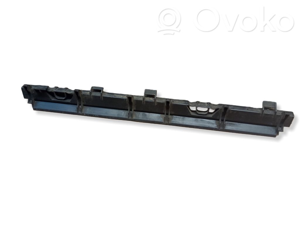 Other engine bay part   0913384