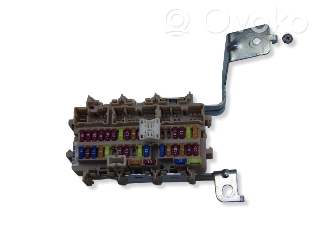 Nissan Navara D23 Fuse module 