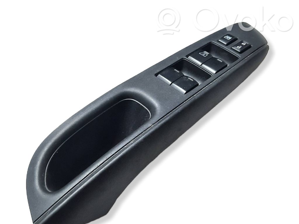 Nissan Note (E12) Electric window control switch 