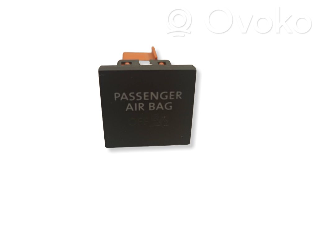 Volkswagen Caddy Passenger airbag on/off switch 