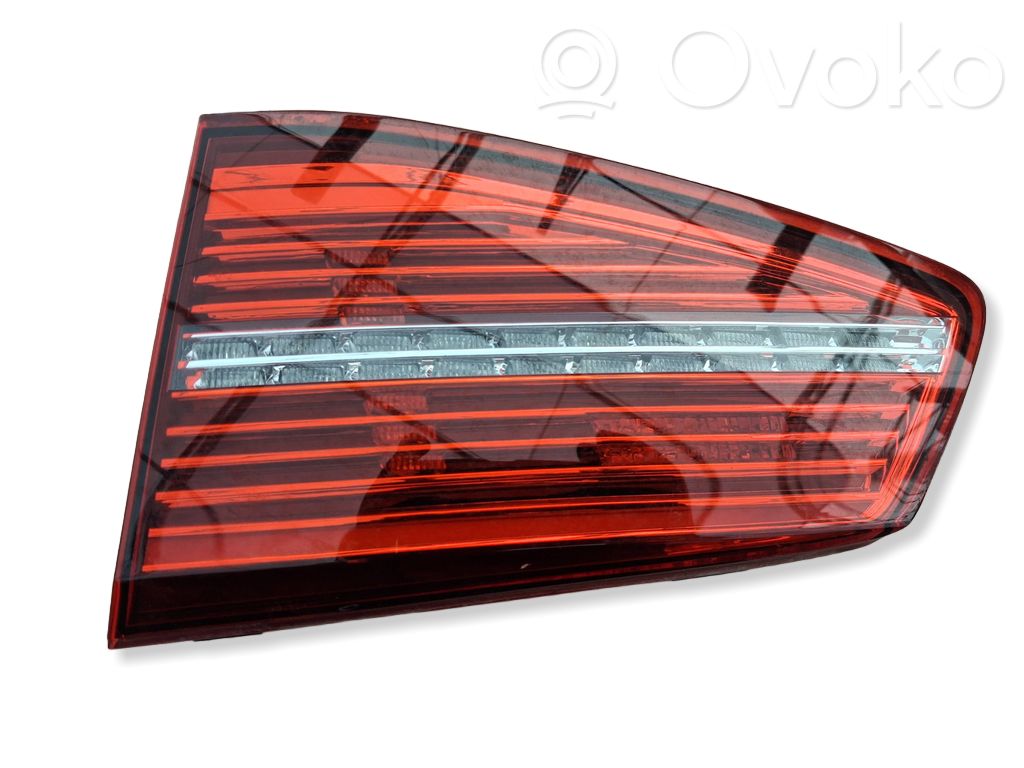 Lampy tylnej klapy bagażnika   3G9945308D,81450222