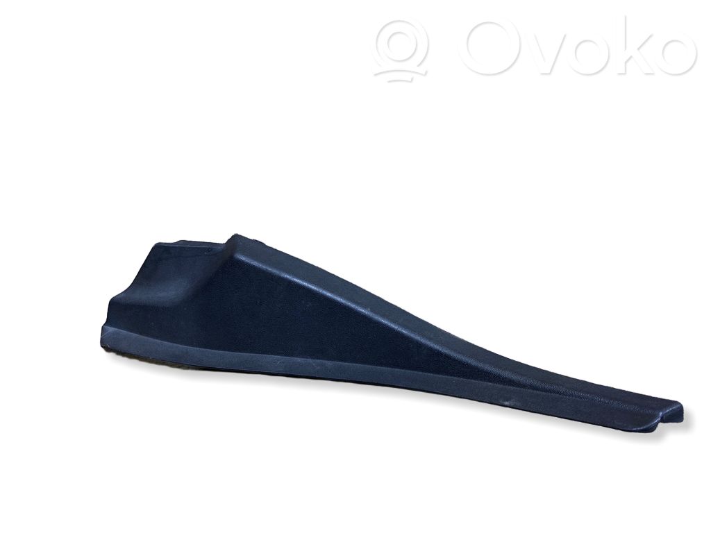 Windshield trim   D10E51PB1