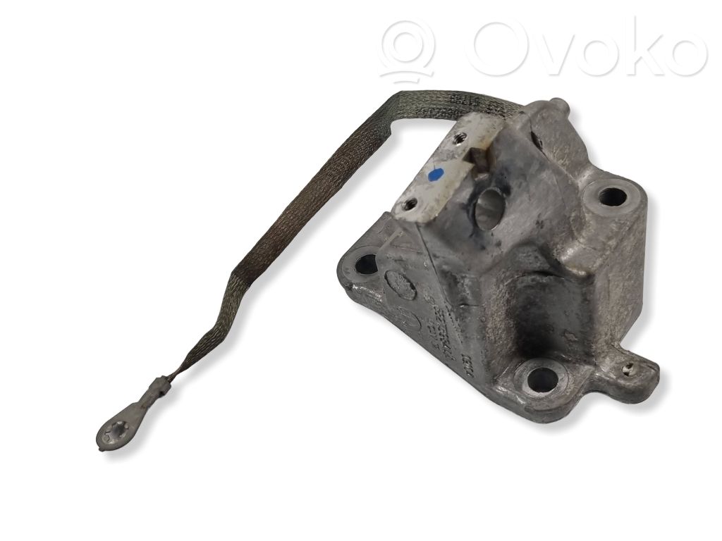 Dodge Durango III Engine mounting bracket 