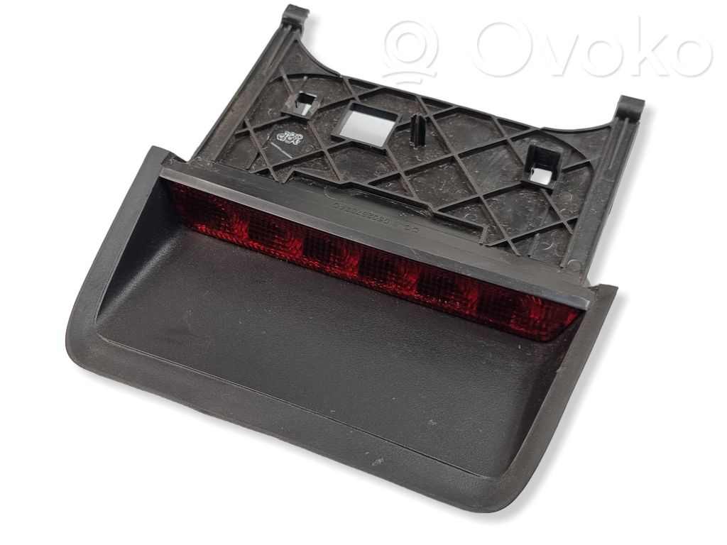 Dodge Challenger Third/center stoplight 