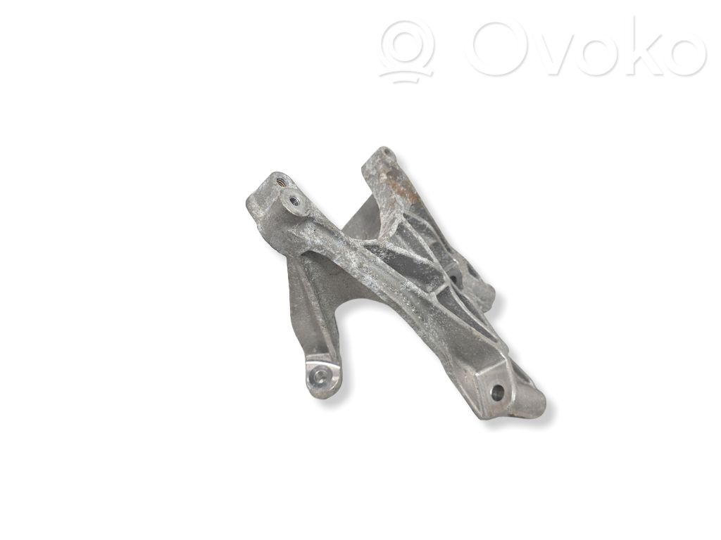 Audi A8 S8 D3 4E Engine mounting bracket 