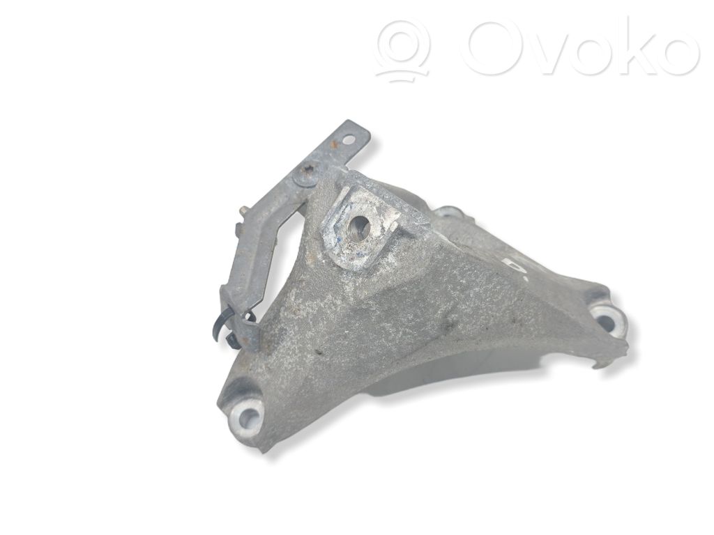 Audi A8 S8 D3 4E Engine mounting bracket 
