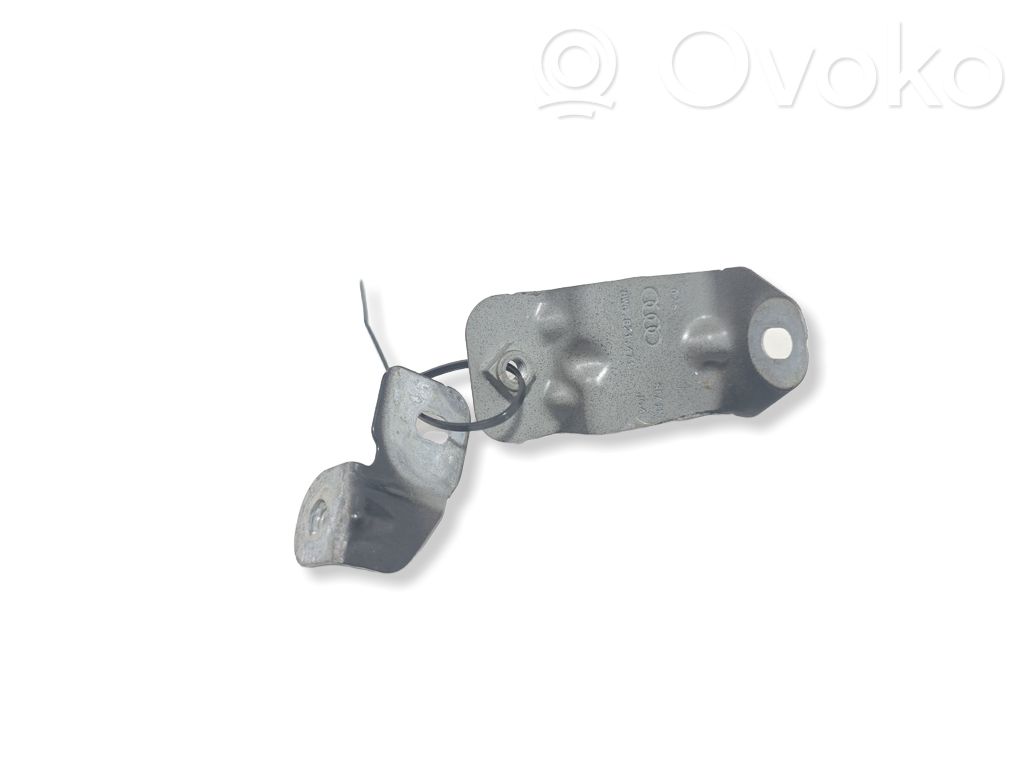 Audi A5 Fender mounting bracket 